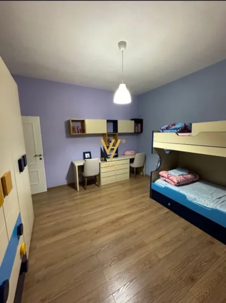 Tirane, jepet me qera shtepi 2+1+Ballkon Kati 2, 130 m² 600 € (INSTITUT)