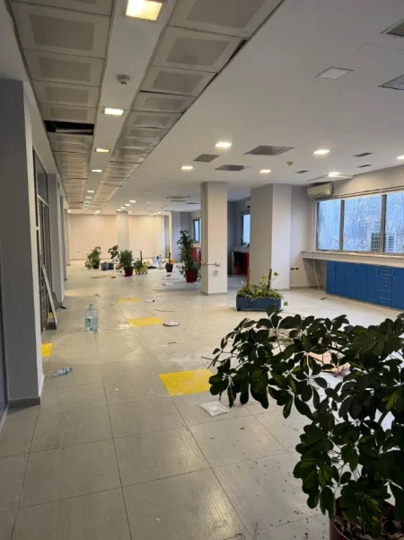 Tirane, jepet me qera zyre Kati 2, 220 m² 4.400 € (RRUGA E KAVAJES)