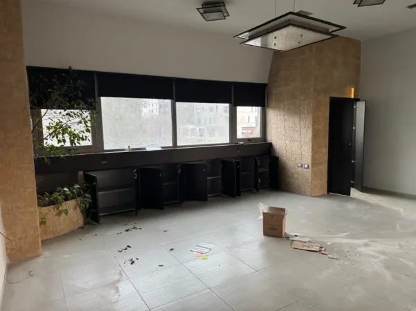 Tirane, jepet me qera zyre Kati 2, 220 m² 4.400 € (RRUGA E KAVAJES)