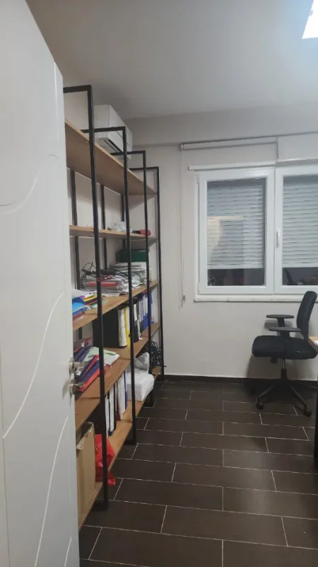 Tirane, jepet me qera zyre Kati 2, 85 m² 750 € (RRUGA E KOSOVAREVE)