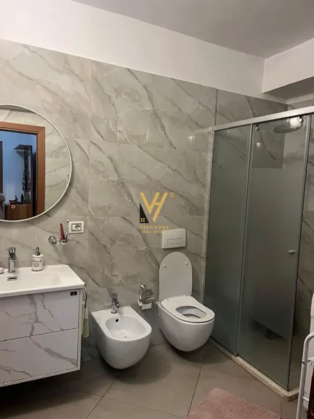 Tirane, jepet me qera apartament 2+1+Ballkon Kati 5, 110 m² 770 € (RRUGA E KAVAJES)
