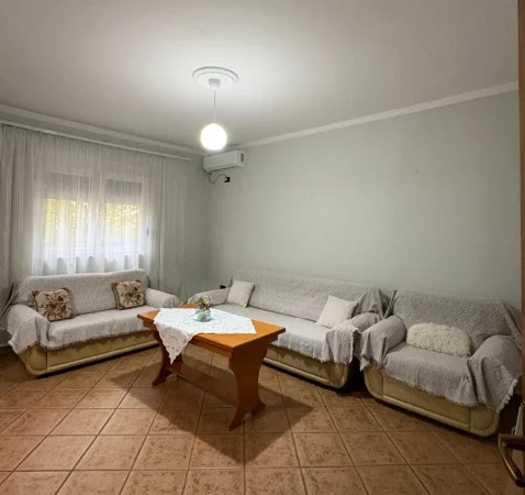Tirane, jepet me qera apartament 2+1 Kati 2, 70 m² 500 € (Laprake)