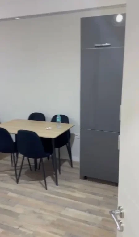 Tirane, jepet me qera apartament 1+1 Kati 1, 66 m² 500 € (Urban Gate)
