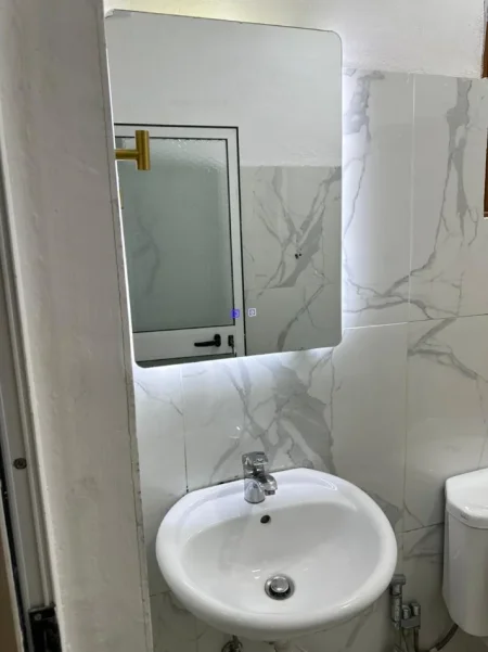 Tirane, jepet me qera apartament 1+1 Kati 1, 360 € (Loni ligori)