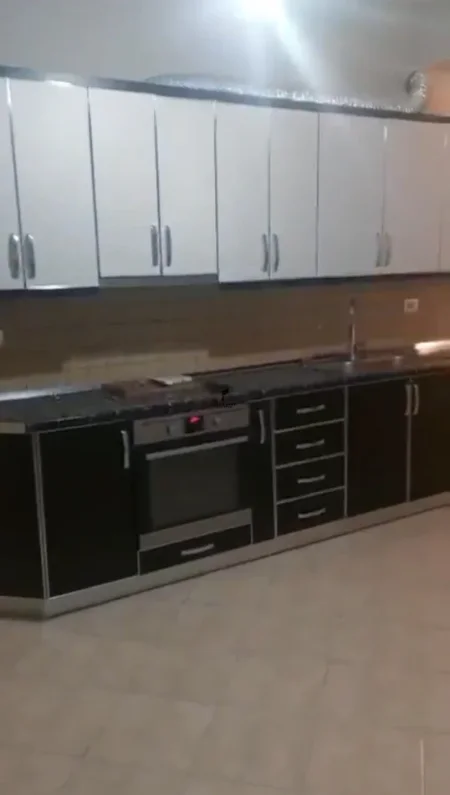 Tirane, jepet me qera apartament 2+1 Kati 3, 100 m² 700 € (MINE PEZA)
