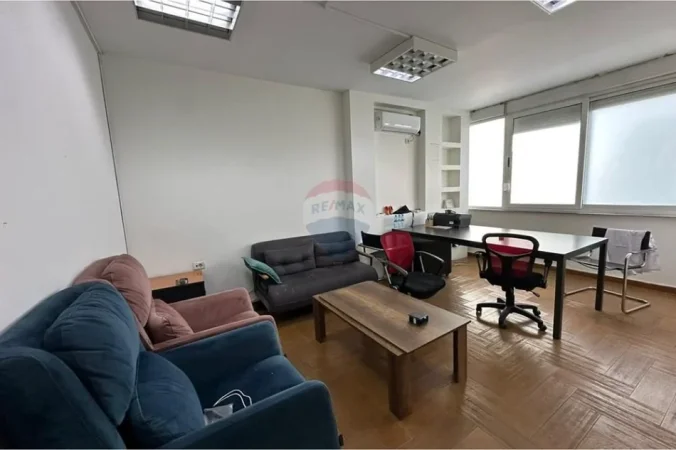 Tirane, jepet me qera ambjent biznesi , 154 m² 1.050 € (Ish ekspozita)