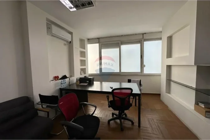 Tirane, jepet me qera ambjent biznesi , 154 m² 1.050 € (Ish ekspozita)