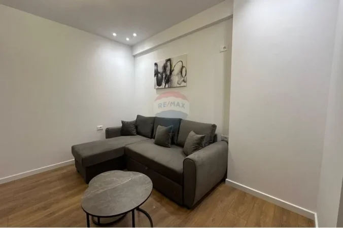 Tirane, shitet apartament 1+1 , 53 m² 145.000 € (Komuna e Parisit)