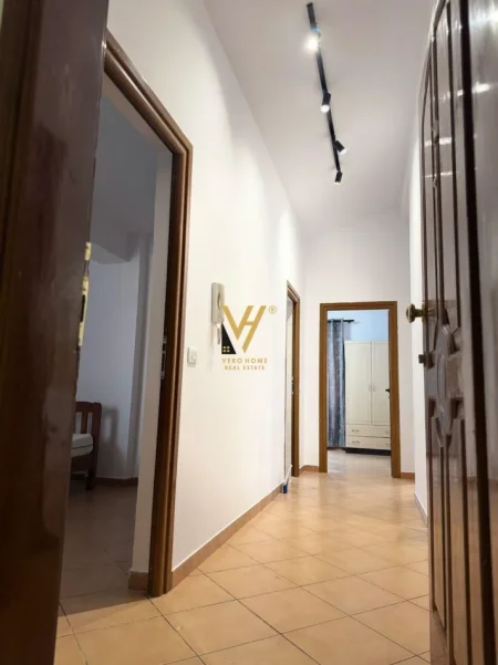 Tirane, jepet me qera apartament 1+1+Ballkon Kati 4, 90 m² 570 € (SELITE)
