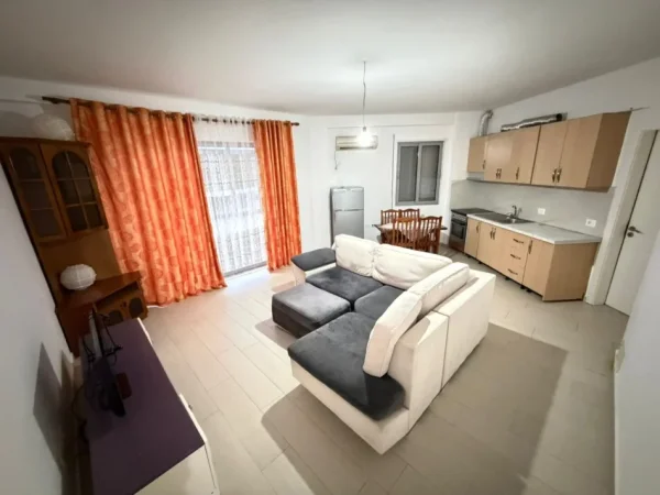 Tirane, jepet me qera apartament 2+1 Kati 1, 85 m² 400 € (Selite)
