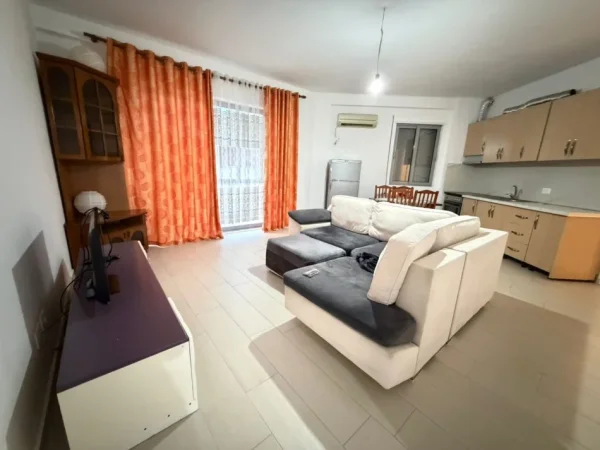Tirane, jepet me qera apartament 2+1 Kati 1, 85 m² 400 € (Selite)