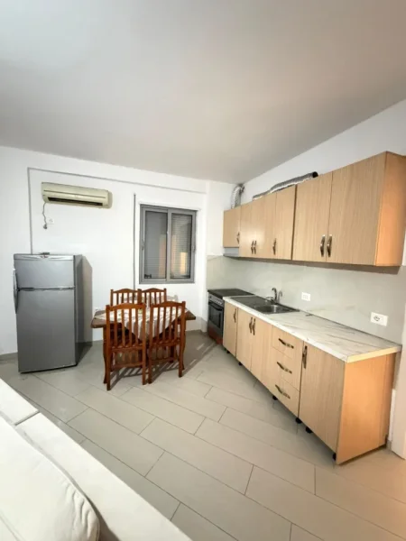 Tirane, jepet me qera apartament 2+1 Kati 1, 85 m² 400 € (Selite)