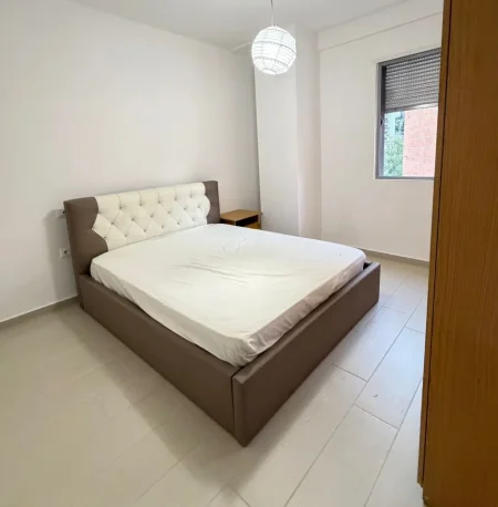 Tirane, jepet me qera apartament 2+1 Kati 1, 85 m² 400 € (Selite)