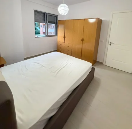 Tirane, jepet me qera apartament 2+1 Kati 1, 85 m² 400 € (Selite)