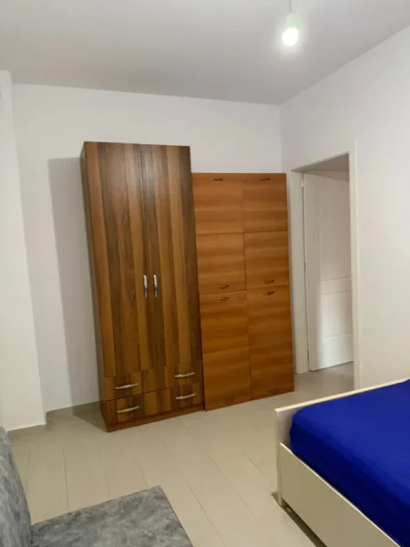 Tirane, jepet me qera apartament 2+1 Kati 1, 85 m² 400 € (Selite)