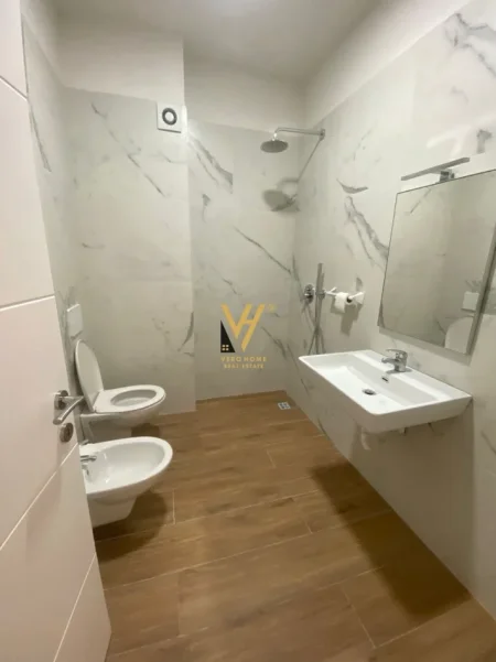 Tirane, jepet me qera zyre Kati 2, 68 m² 1.050 € (RRUGA E KOSOVAREVE)