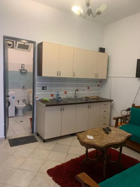 Tirane, jepet me qera apartament 1+1 Kati 1, 65 m² 350 € (Ali Demi)