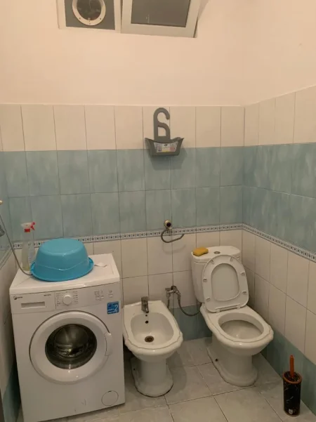 Tirane, jepet me qera apartament 1+1 Kati 1, 65 m² 350 € (Ali Demi)