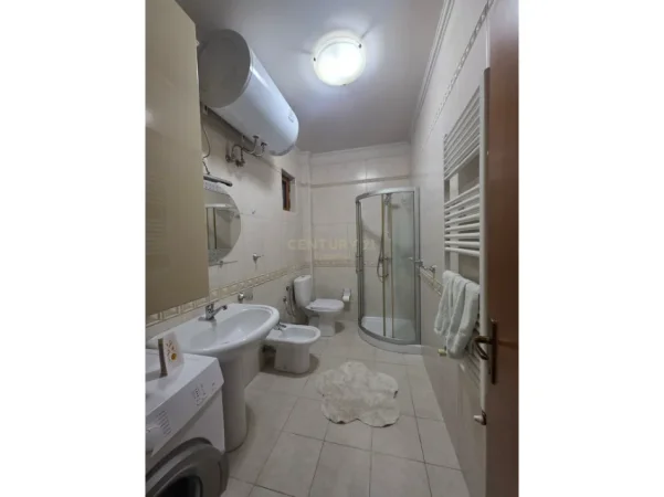 Tirane, jepet me qera apartament 1+1 Kati 10, 70 m² 630 € 
