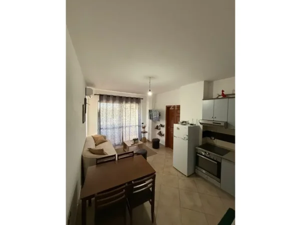 Tirane, jepet me qera apartament 2+1 Kati 1, 80 m² 500 € 