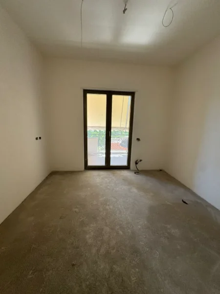 Tirane, jap me qera zyre Kati 3, 250 m² 2.500 € (RRUGA E KAVAJES)