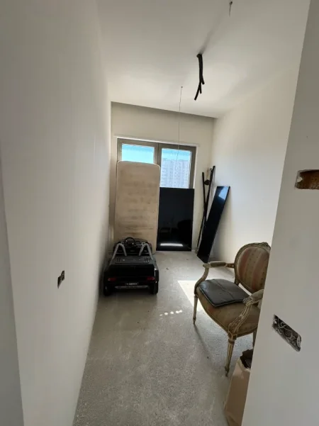 Tirane, jap me qera zyre Kati 3, 250 m² 2.500 € (RRUGA E KAVAJES)