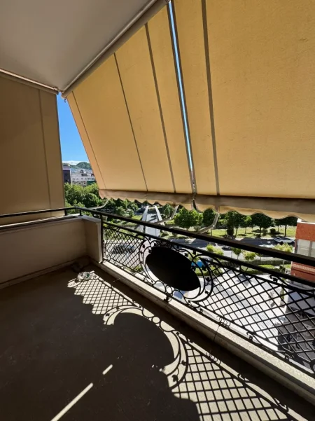 Tirane, jap me qera zyre Kati 3, 250 m² 2.500 € (RRUGA E KAVAJES)