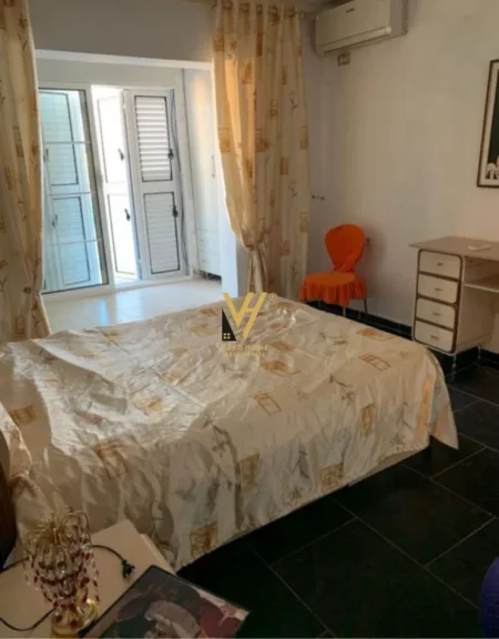 Tirane, jepet me qera apartament 2+1+Ballkon Kati 5, 90 m² 620 € (RRUGA BARDHYL)