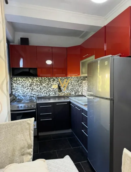 Tirane, jepet me qera apartament 2+1+Ballkon Kati 5, 90 m² 620 € (RRUGA BARDHYL)