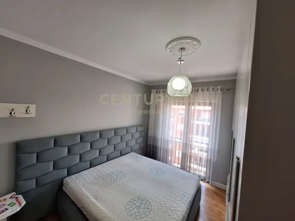 Tirane, jepet me qera apartament 2+1 Kati 5, 120 m² 950 € 