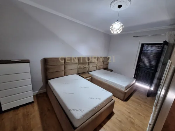 Tirane, jepet me qera apartament 2+1 Kati 5, 120 m² 950 € 