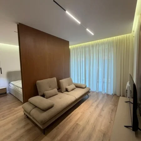 Tirane, jepet me qera apartament 1+1 Kati 3, 55 m² 500 € (Ish Fusha E Aviacionit)
