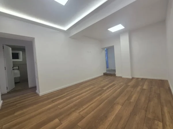 Tirane, jepet me qera zyre Kati 2, 78 m² 800 € (Materniteti i ri)