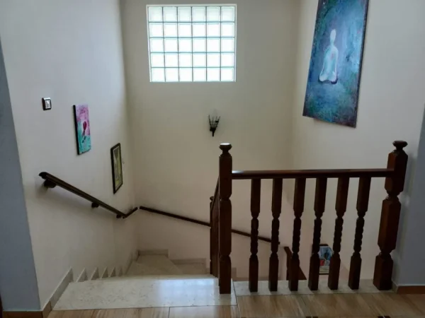 Fier, jepet me qera apartament 4+1 Kati 1, 1.083 m² 2.500 € (Fier)