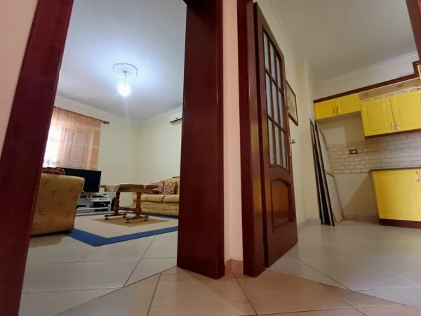 Fier, jepet me qera apartament 4+1 Kati 1, 1.083 m² 2.500 € (Fier)