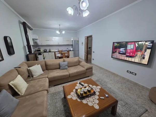 Tirane, jepet me qera apartament 2+1+Ballkon Kati 2, 100 m² 700 € (Ali Demi, pranë Maternitetit Koço Glozheni)