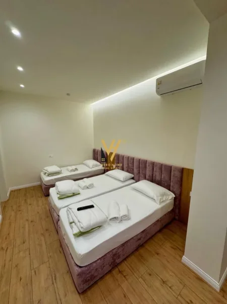 Tirane, jepet me qera hotel Kati 0, 300 m² 7.800 € (RRUGA E DIBRES)