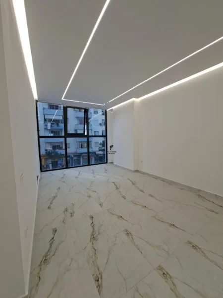 Tirane, jepet me qera zyre Kati 2, 72 m² 600 € (ASTIR)