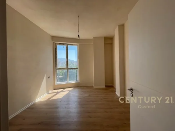 Tirane, shitet apartament 3+1+Ballkon Kati 3, 136 m² 435.000 € (komuna e parisit)