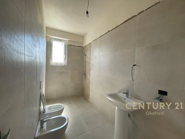 Tirane, shitet apartament 3+1+Ballkon Kati 3, 136 m² 435.000 € (komuna e parisit)