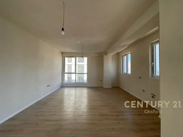 Tirane, shitet apartament 3+1+Ballkon Kati 3, 136 m² 435.000 € (komuna e parisit)