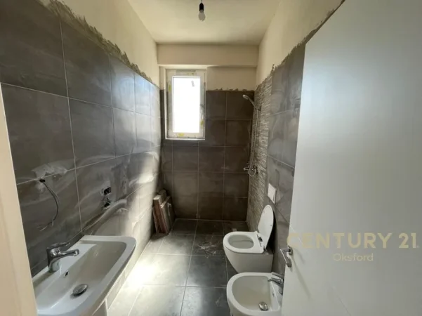 Tirane, shitet apartament 3+1+Ballkon Kati 3, 136 m² 435.000 € (komuna e parisit)