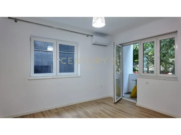 Tirane, jepet me qera apartament 1+1 Kati 2, 55 m² 550 € 