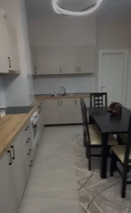 Tirane, jepet me qera apartament 1+1 Kati 1, 74 m² 500 € (Rruga Teodor Keko)