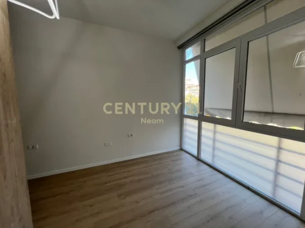 Tirane, shitet apartament 3+1+Ballkon Kati 1, 126 m² 275.000 € (liqeni i thate)