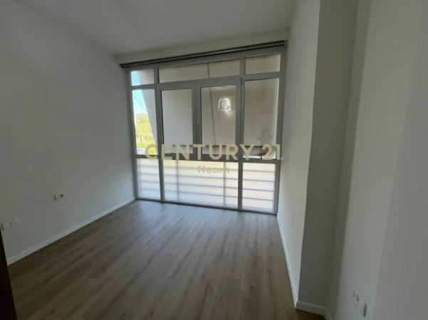 Tirane, shitet apartament 3+1+Ballkon Kati 1, 126 m² 275.000 € (liqeni i thate)