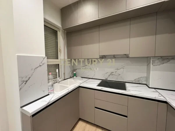 Tirane, shitet apartament 3+1+Ballkon Kati 1, 126 m² 275.000 € (liqeni i thate)