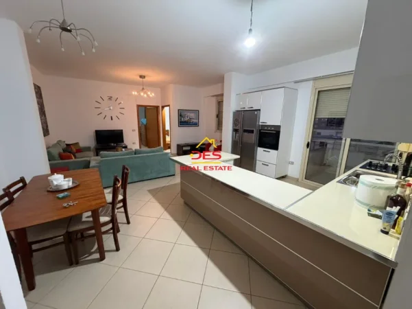 Vlore, shitet apartament 2+1+Ballkon Kati 5, 132 m² 135.000 € (Rruga Enver Jaho)