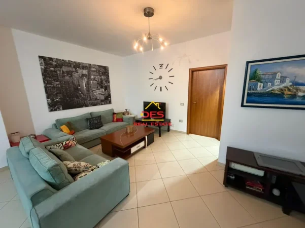 Vlore, shitet apartament 2+1+Ballkon Kati 5, 132 m² 135.000 € (Rruga Enver Jaho)