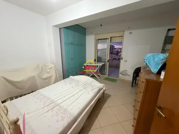 Vlore, shitet apartament 2+1+Ballkon Kati 5, 132 m² 135.000 € (Rruga Enver Jaho)